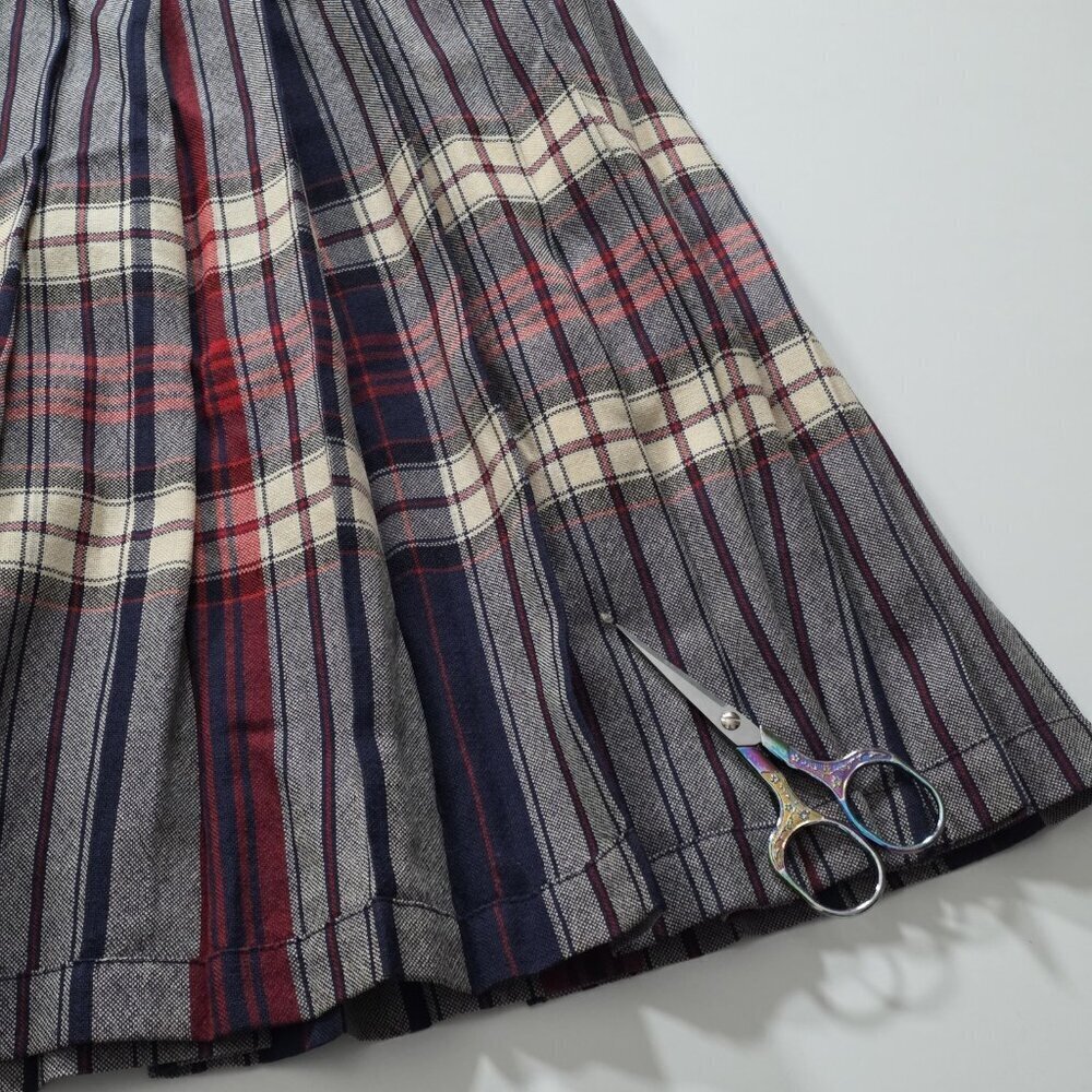 Highland Queen Plaid Reversible Pleated Skirt Womens 12 Blue Red White VTG FLAWS - Picture 15 of 16